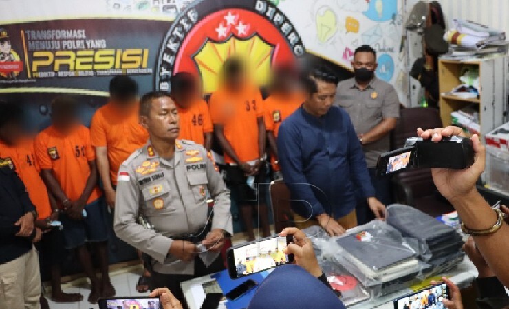 PRES RELEASE | Kapolres Merauke AKBP Untung Sangaji memimpin pres release kasus pencurian. (Foto: Emanuel/ Seputarpapua)