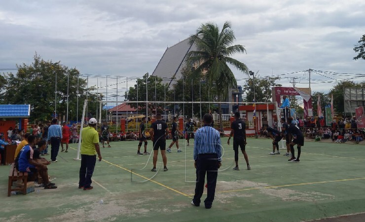 TURNAMEN VOLI | Pembukaan turnamen bola voli yang digelar dalam rangkat menyambut HUT Kabupaten Merauke. (Foto: Emanuel/ Seputarpapua)