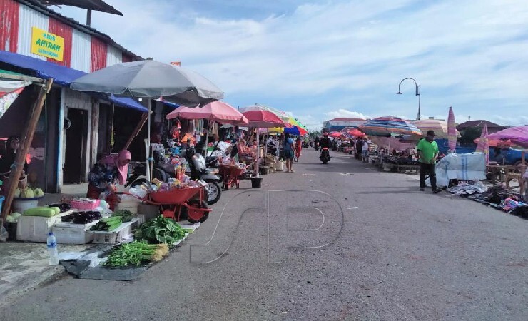 PASAR | Aktivitas di Eks Pasar Swadaya. (Foto: Anya Fatma/Seputarpapua)