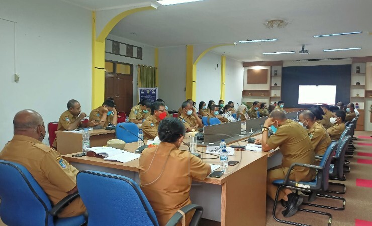 RAPAT | Suasana rapat di kantor Bappeda membahas mengenai persiapan Musrenbang Otsus tahun anggaran 2023. (Foto: Kristin Rejang/Seputarpapua)