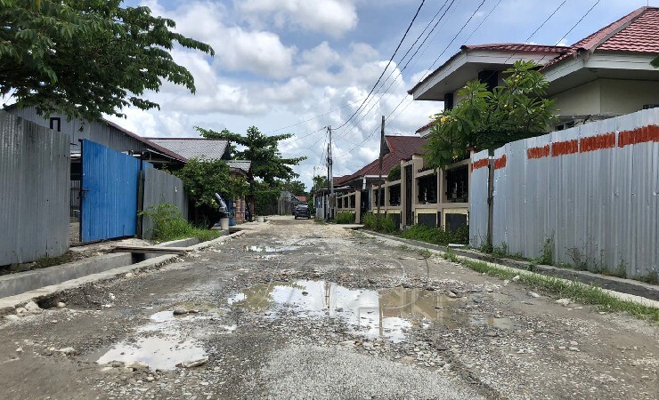 JALAN | Jalan Merpati, salah satu ruas jalan lingkungan di Kota Timika yang akan dikerjakan tahun ini. (Foto: Anya Fatma/Seputarpapua)