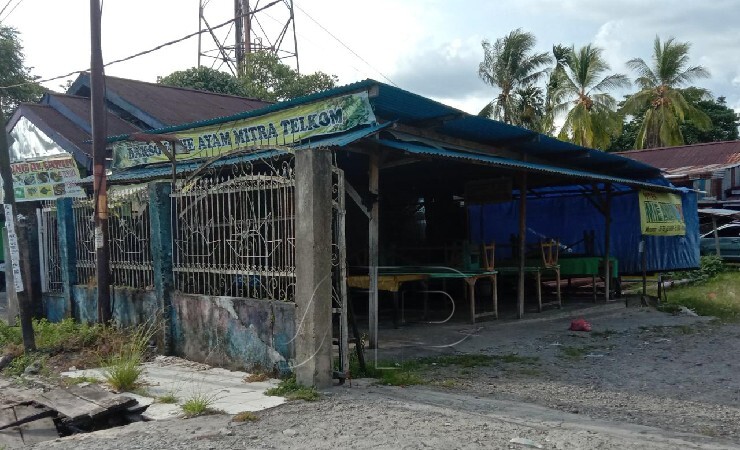 Warung Makan Mie Ayam yang terletak di Samping Kantor Telkom, Jalan Belibis, Timika, Papua digasak maling. (Foto: Arifin Lolialang/Seputarpapua)