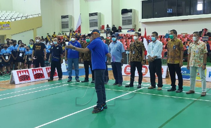 Wali Kota Jayapura, Benhur Tomi Mano membuka turnamen Mandala Open 2022 di GOR Cenderawasih, Apo, Kota Jayapura, Selasa (8/3/2022)