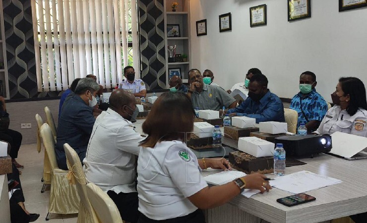 SUASANA | Suasana pertemuan antara komisi C DPRD Kabupaten Mimika dengan Dinkes Mimika. (Foto: Ist)