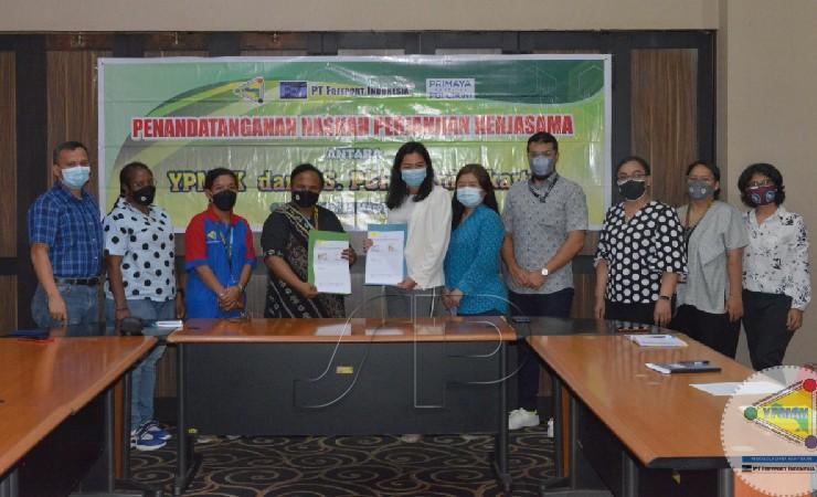 YPMAK dan Primaya Hospital PGI Cikini usai melakukan penandatangan kerjasama di Jakarta pada Rabu, 15 Maret 2022. (Foto: Humas YPMAK)