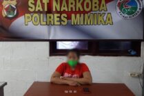 DITANGKAP | MS alias Sari (27) ditangkap petugas Satresnarkoba Polres Mimika atas kepemilikan sejumlah barang bukti narkotika golongan I jenis sabu-sabu. (Foto: Ist/Seputarpapua)