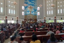 Suasana Ibadah Hari Raya Paskah, Minggu (17/4/2022).