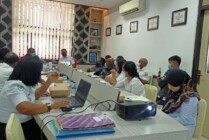 PERTEMUAN | DPRD dan Dinas kesehatan saat melakukan pertemuan, Rabu (20/4/2022). (Foto: Kristin Rejang/seputarpapua)
