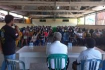 Suasana pertemuan Wakil Bupati Johannes Rettob bersama dengan masyarakat Kadun Jaya (Foto: Kristin Rejang/Seputarpapua)