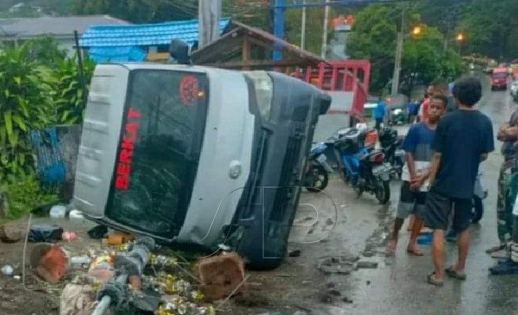 KECELAKAAN | Peristiwa kecelakaan lalu lintas di jalan Koti, Distrik Jayapura Selatan, Kota Jayapura, Papua yang menewaskan seorang pejalan kaki serta melukai empat orang lainnya, Rabu (4/5/2022). (Foto: Humas Polresta Jayapura)