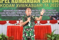 Pangdam XVIII/Kasuari Mayjen TNI Gabriel Lema saat membuka Apel Dansat di aula Makodam, Trikora, Arfai 1, Manokwari, Papua Barat, Senin (23/5/2022). (Foto: Ist)