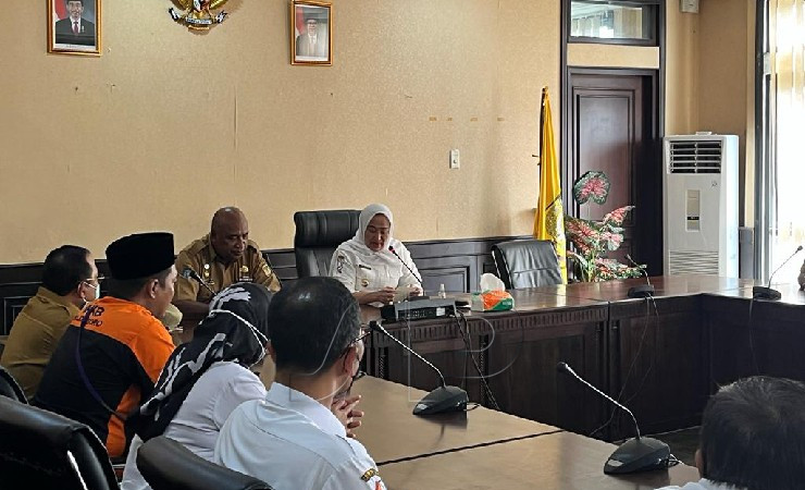 Bupati Bojonegoro, Anna Muawannah saar berkunjung ke Kantor Sentra Pemerintahan Pemkab Mimika, Senin (23/5/2022). (Foto: Ist)