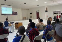 Puluhan warga mengikuti Bimbingan Teknis Pembuatan Laporan Pertanggungjawaban dan Laporan Program Kampung untuk Tim Pokja Highland dan Pesisir TAHAP II YPMAK di MPCC Timika, Papua pada Selasa (21/6/2022). (Foto: Yonri/Seputarpapua)