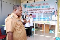 Bupati Asmat Elisa Kambu meresmikan Puskesmas di Kampung Daikot, Rabu (22/6/2021).