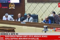 Komisi I DPR RI Rapat Kerja dengan Pimpinan Komite I DPD RI, Menteri Dalam Negeri RI, Menteri Keuangan RI, Menteri Perencanaan Pembangunan Nasional/Kepala Bappenas RI, Menteri Hukum dan HAM RI dan Kepala Badan Informasi Geospasial. (Tangkapan layar/DPR RI)