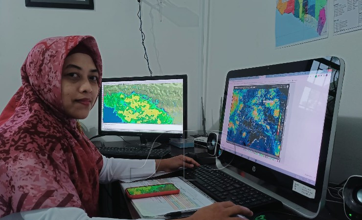 Forecaster BMKG Timika, Fitria Nur Fadlilah (Foto: Kristin Rejang/Seputarpapua)
