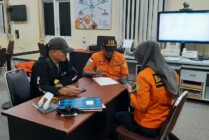 Tim SAR dari Kantor Pencarian dan Pertolongan Merauke sedang berkoordinasi. (Foto: Humas SAR Merauke)