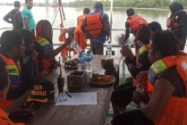 Kru KM Bulu Saruang yang berhasil dievakuasi Tim SAR Merauke, Rabu (6/7/2022). (Foto: Humas SAR Merauke)