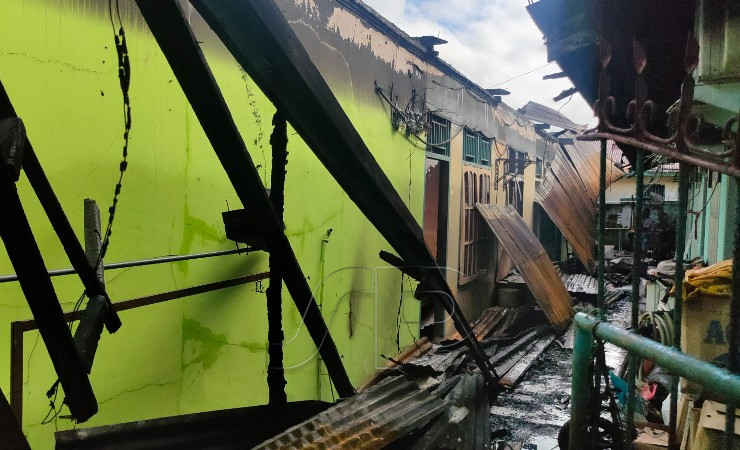 Bangunan yang terbakar di jalan Kartini pada 18 Juli 2022 dan menewaskan dua orang. (Foto: Saldi/Seputarpapua)
