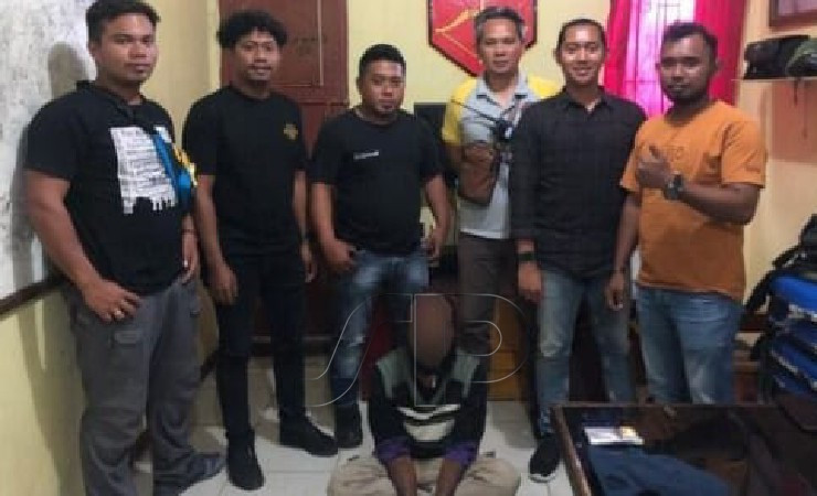DITANGKAP | Anggota Kepolisian di Kabupaten Jayawijaya berhasil menangkap DK (32), pelaku kasus pembunuhan almarhum Bripda Anton Julez Matatula Rumi pada Februari 2022. (Foto: Ist)