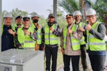 Yan Mandenas bersama Forkopimda dan Kominfo Asmat meninjau pembangunan BTS 4G di Kabupaten Asmat, Papua Selatan, Selasa (2/8/2022). (Foto: Fagi/Seputarpapua)