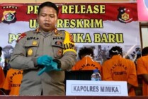 Kapolres Mimika AKBP I Gede Putra sesaat sebelum melakukan pers release di Kantor Polsek Mimika Baru, Sabtu (6/8/2022). (Foto: Yonri/Seputarpapua)