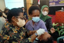 Pemberian vitamin A kepada Bayi dan Balita yang dilaksanakan setiap bulan Februari dan Agustus (Foto: Kristin Rejang/Seputarpapua)