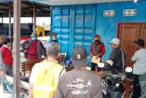 Tim bakti sosial PT Freeport Indonesia saat melakukan breafing untuk melakukan perjalanan ke Kampung Kokonao, Distrik Mimika Barat, Senin (15/8/2022)
