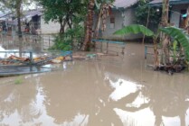 Suasana banjir di Kampung Iwaka, Distrik Iwaka. (Foto: Ist)