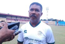 Pelatih Persewar Waropen, Eduard Ivakdalam. (Foto: Vidi/Seputarpapua)