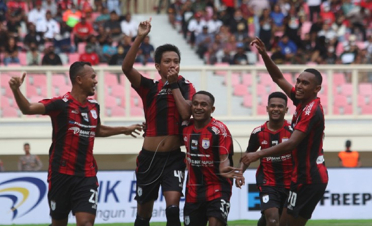 Selebrasi kemenangan Persipura Jayapura usai melibat Kalteng Putra FC 4-0 di Stadion Lukas Enembe (Foto: MO Persipura)
