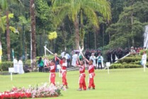 Siswa SATP menampilkan atraksi Wushu gerakan daoshu pada upacara HUT RI di Kuala Kencana, Mimika, Rabu (17/8/2022). (Foto: Anya Fatma/Seputarpapua)