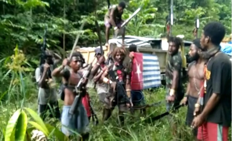 Pasukan TPNPB-OPM Kodap IV Sorong Raya-Maybrat usai melakukan pembantaian pekerja jalan di Kabupaten Teluk Bintuni, Papua Barat. (Foto: Ist)