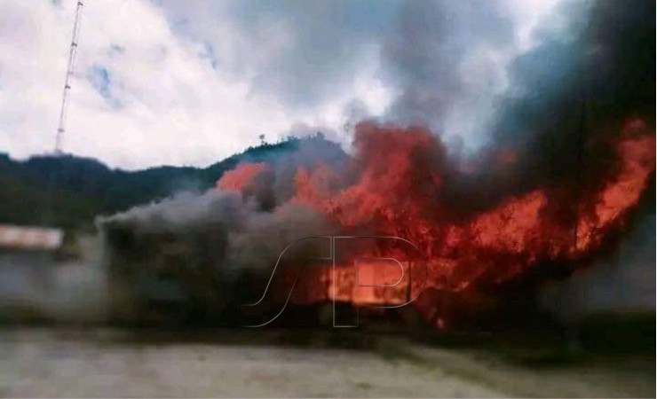 Kantor Distrik Paniai Utara yang berada di Distrik Kebo, Kabupaten Paniai, dibakar oleh pasukan TPNPB-OPM Kodap XIII Kegepa Nipo Paniai, Jumat (30/9/2022). (Foto: Ist)