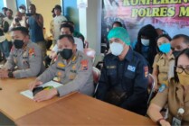 Pihak Kepolisian dari Bid Dokkes Polda Papua menyampaikan hasil pemeriksaan DNA korban dalam kasus pembunuhan dan mutilasi terhadap empat warga Nduga di Kabupaten Mimika, Papua Tengah. (Foto: Saldi/Seputarpapua)