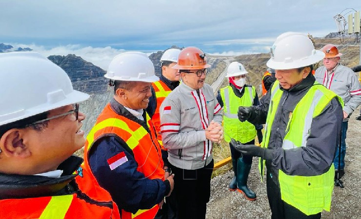 Presiden Joko Widodo dan Ibu Iriana Joko Widodo mengunjungi tambang terbuka Grasberg di Distrik Tembagapura, Kabupaten Mimika, Papua Tengah. (Foto: Laily Rachev - Biro Pers Sekretariat Presiden)
