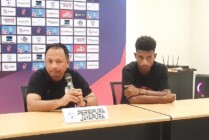 Pelatih Kepala Persipura Jayapura dan Wulf Horota dan sesi konpernsi Pers di Jayapura, Sabtu (17/9/2022). (Foto: Vidi/Seputarpapua)