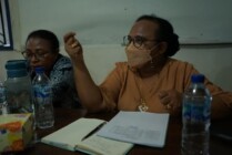 Program Perencanaan dan Monev YPMK Nur Ihfa Karupukaro memimpin rapat monitoring bersama Universitas Katolik Soegiapranata di Semarang, Jumat (23/9/2022). (Foto: Yonri/Seputarpapua>
