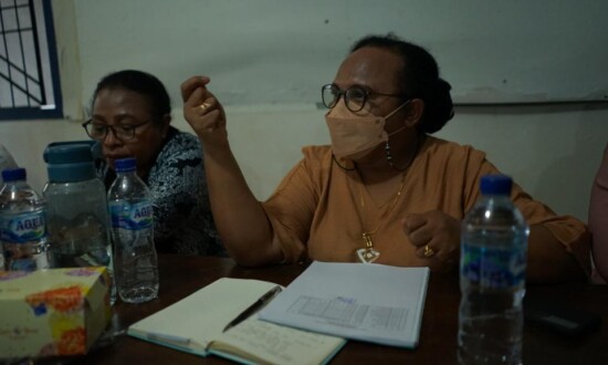 Program Perencanaan dan Monev YPMK Nur Ihfa Karupukaro memimpin rapat monitoring bersama Universitas Katolik Soegiapranata di Semarang, Jumat (23/9/2022). (Foto: Yonri/Seputarpapua>