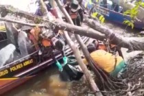 Tim SAR gabungan berhasil temukan satu korban insiden perahu terbalik di perairan Kabupaten Asmat dalam kondisi sudah meninggal dunia. (Foto: Ist)