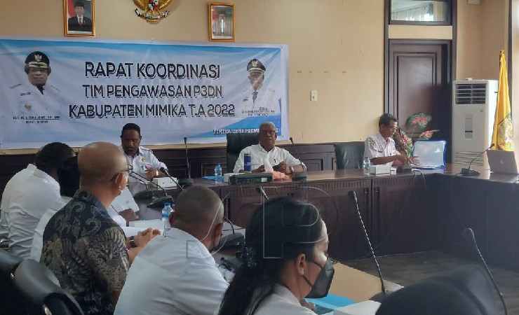 Suasana Rapat Koordinasi Tim Pengawasan P3DN Kabupaten Mimika di Ruang Rapat Kantor Puspem, (28/9/2022). (Foto: Kristin Rejang/Seputarpapua)