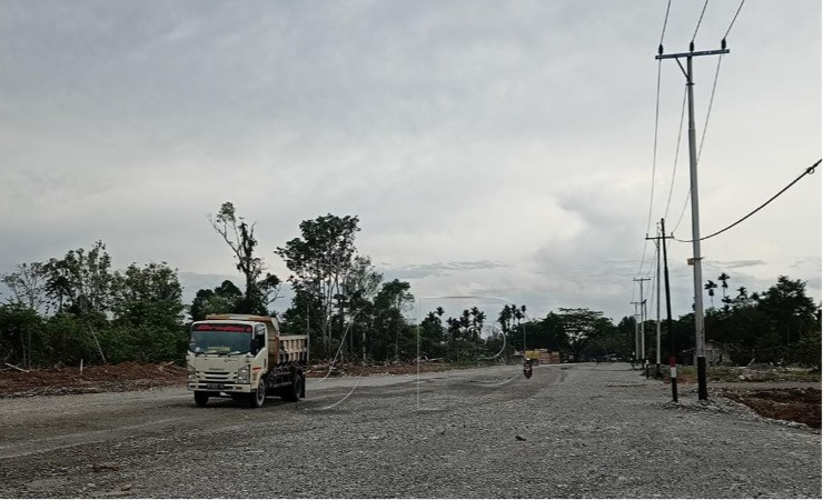 Jalan Mayon yang telah diperlebar. (Foto: Kristin Rejang/Seputarpapua)