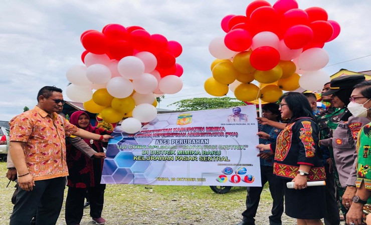 Peluncuran aplikasi tanya pak distrik di Kantor Kelurahan Pasar Sentral. (Foto: Anya Fatma/SeputarPapua)