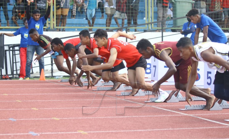 Para pelajar di Kabupaten Mimika unjuk kemampuan lari dalam ajang Energen Champion SAC Indonesia seri Papua Qualifiers di Mimika Sport Complex. (Foto: Saldi/Seputarpapua)