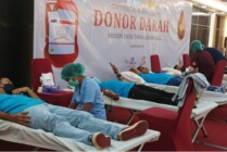 SUASANA - Suasana kegiatan donor darah yang digelar Hotel Horison Diana Timika. (Foto: Mujiono)