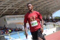 Meki Awom, siswa SMKN 2 Mimika juarai lari 1.000 meter putra di ajang Energen Champion SAC Indonesia Papua Qualifiers, Sabtu (8/10/2022), di Mimika Sport Complex. (Foto: SAC Indonesia)