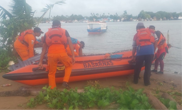 Tim SAR dikerahkan untuk melakukan pencarian nelayan jatuh di perairan Kumbe, Merauke.
