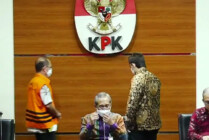 Tersangka TA dalam konferensi pers di gedung Merah Putih KPK, Rabu (2/10/2022). (Ist/Tangkapan layar)