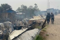 Puing-puing sisa bangunan yang dibakar massa saat kerusuhan di Kabupaten Dogiyai, Papua Tengah terjadi pada Sabtu, 12 November 2022 (Foto: Ist)