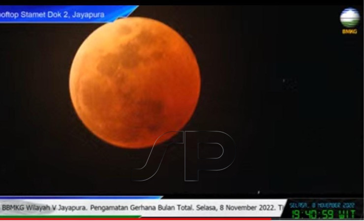Gerhana bulan yang terlihat di kota Jayapura pada pukul 19.40.59 (Foto: Capture YouTube Info BMKG)